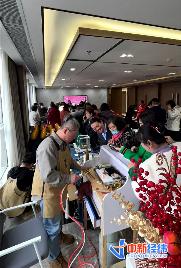 领航优配 对话职业人 | 百万粉丝“打金人”：10天做了100条哪吒乾坤圈
